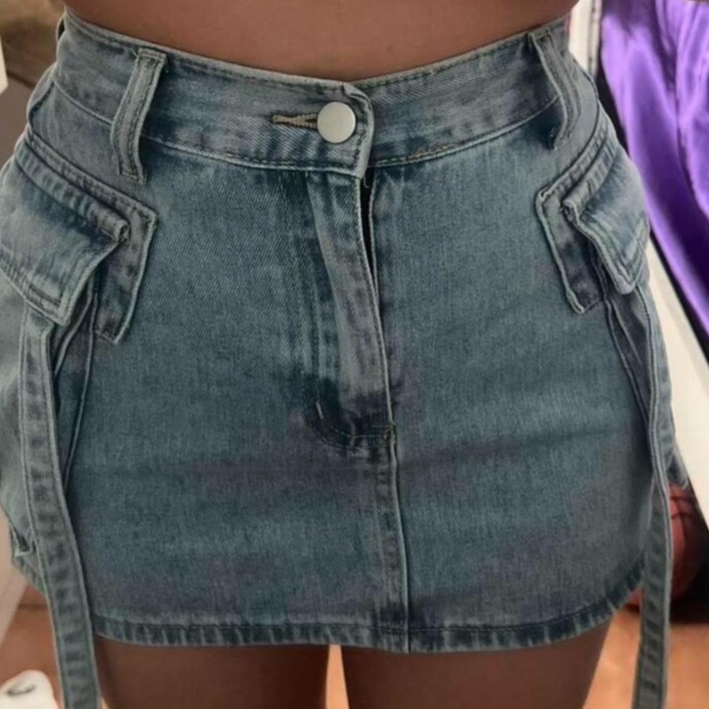 Cargo denim skirt